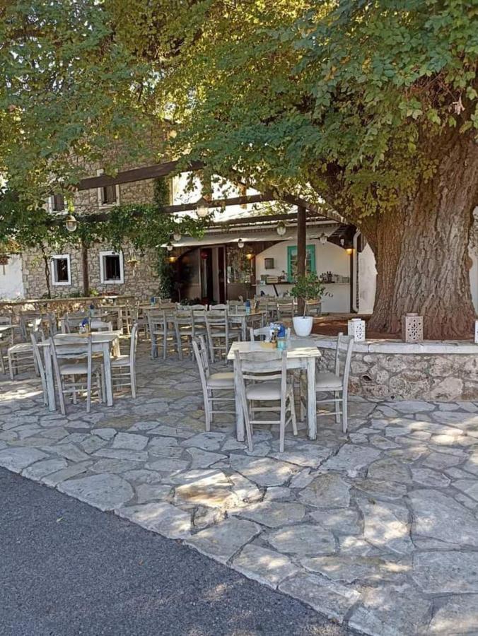 Lovely Studio In Strinilas With Its Own Pool Bagian luar foto