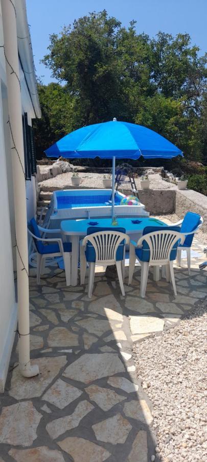 Lovely Studio In Strinilas With Its Own Pool Bagian luar foto