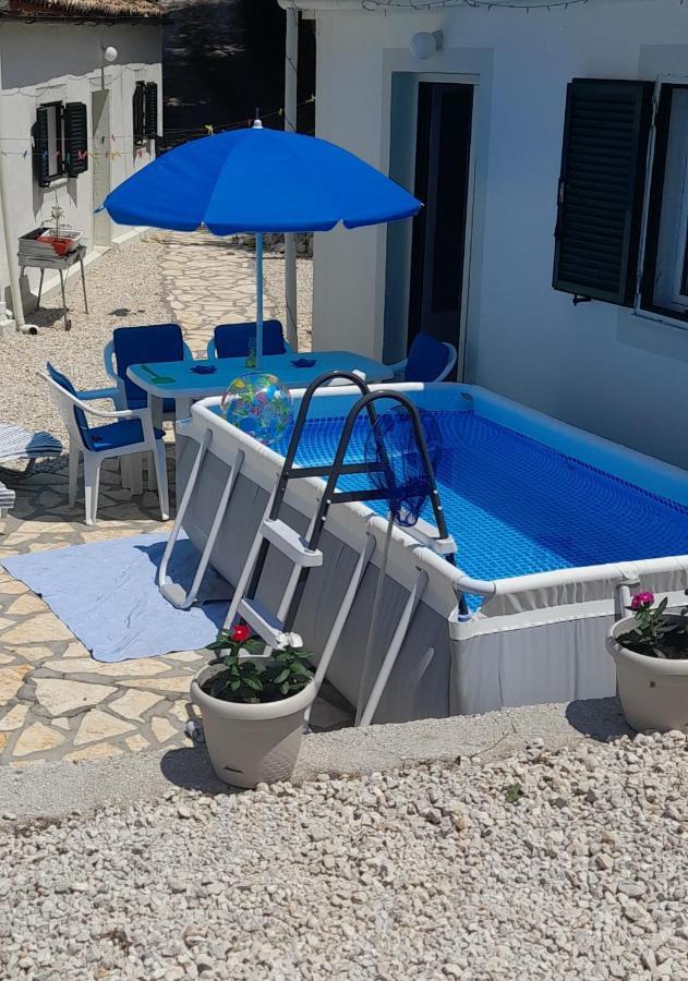 Lovely Studio In Strinilas With Its Own Pool Bagian luar foto