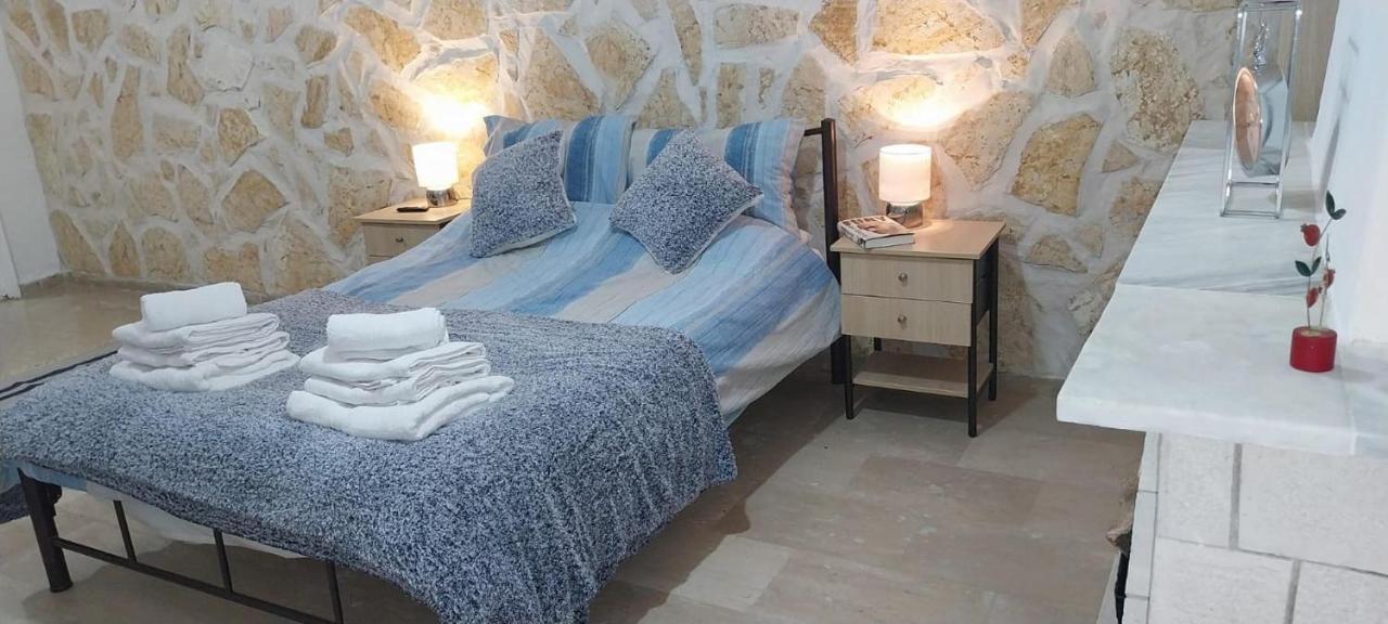 Lovely Studio In Strinilas With Its Own Pool Bagian luar foto