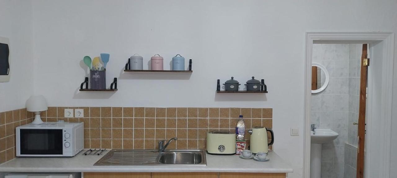 Lovely Studio In Strinilas With Its Own Pool Bagian luar foto