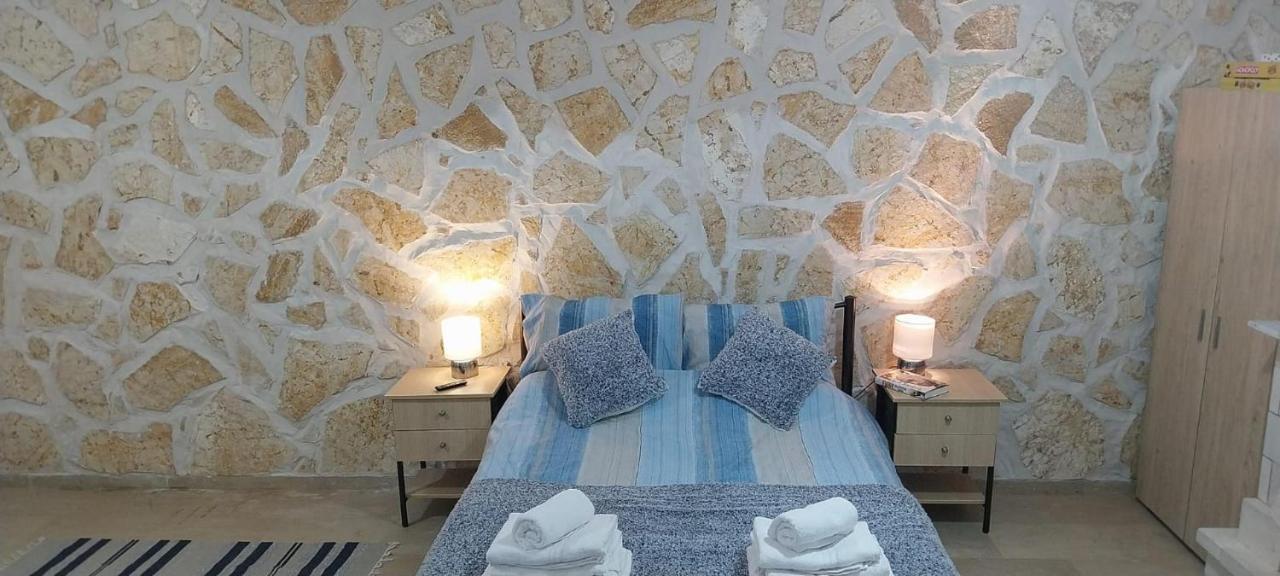 Lovely Studio In Strinilas With Its Own Pool Bagian luar foto