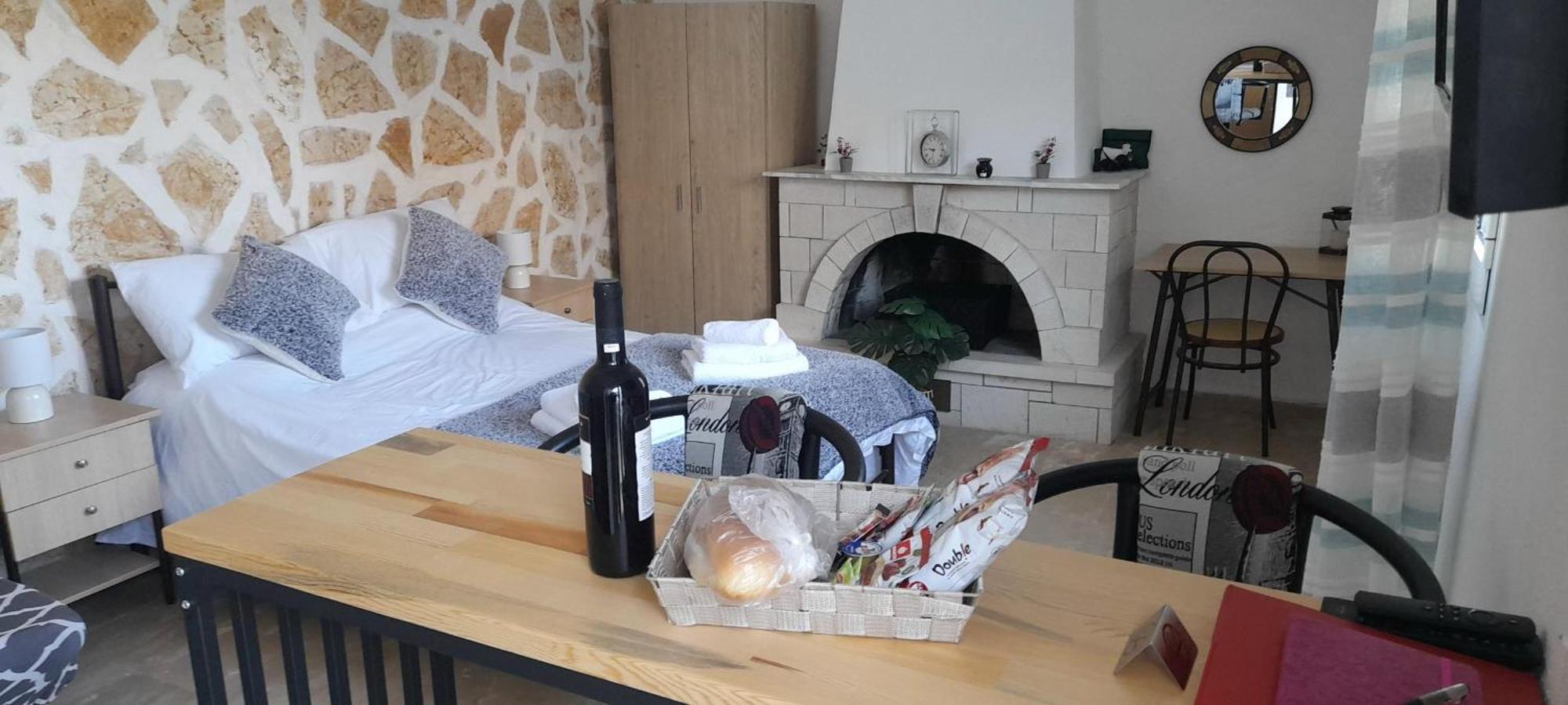 Lovely Studio In Strinilas With Its Own Pool Bagian luar foto