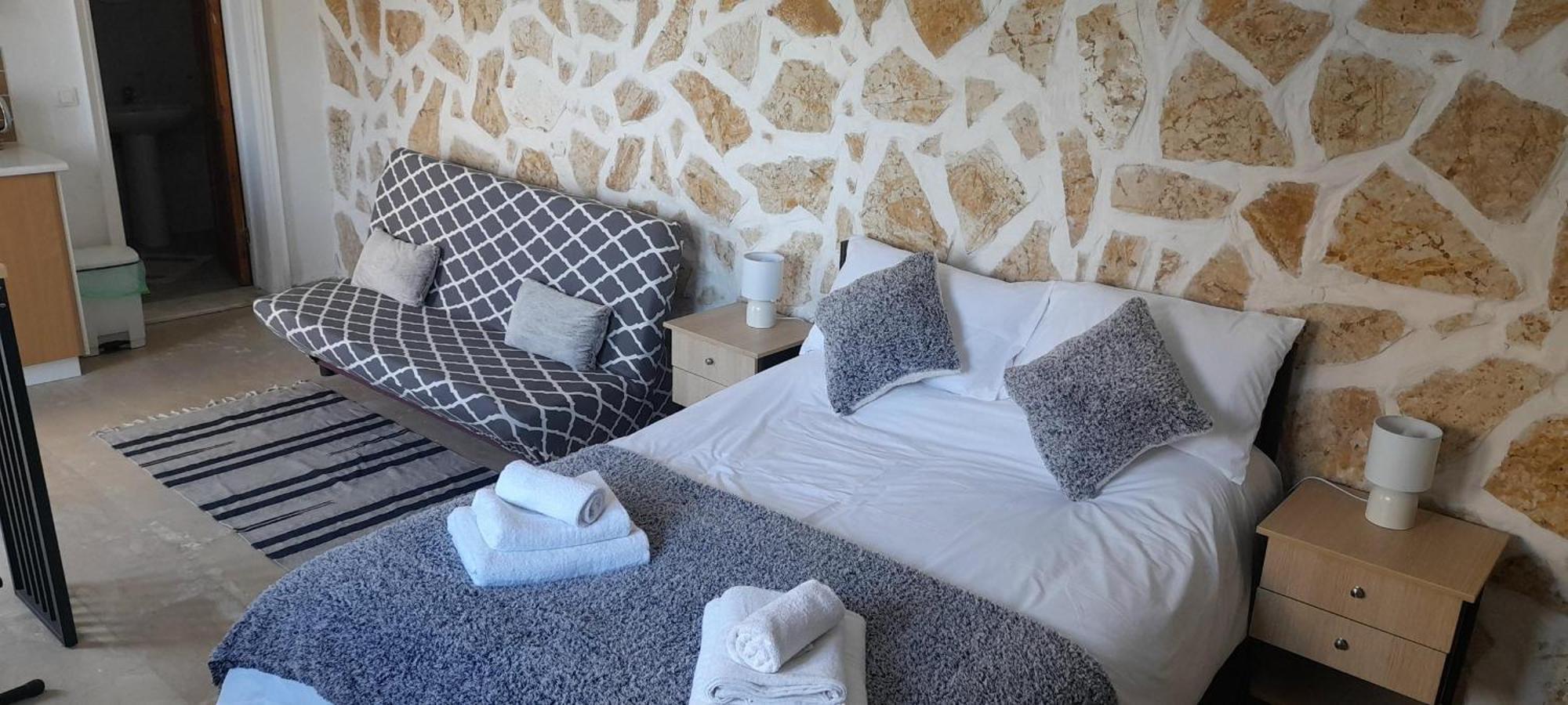 Lovely Studio In Strinilas With Its Own Pool Bagian luar foto